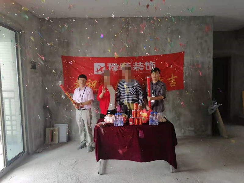 恭祝龍華云錦徐總愛家開工大吉??！